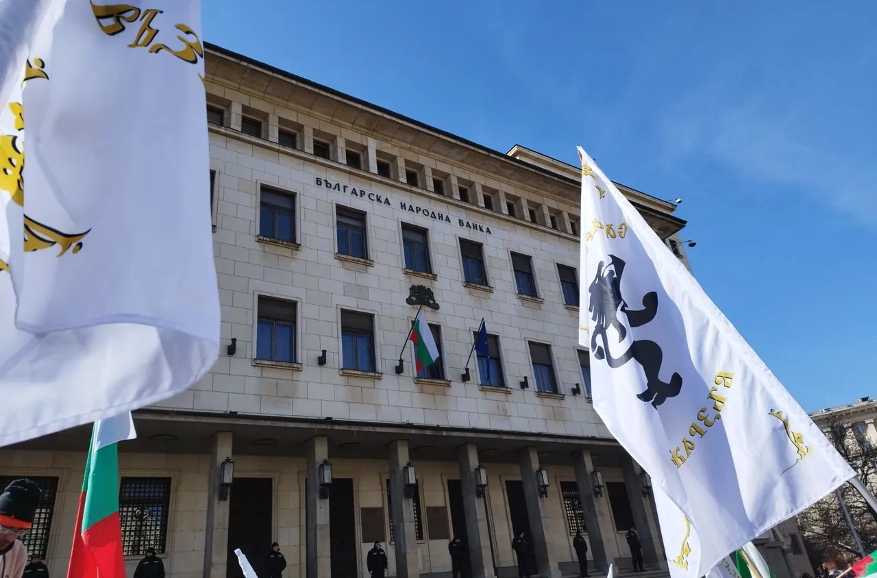 Възраждане на протест, има ранени униформени