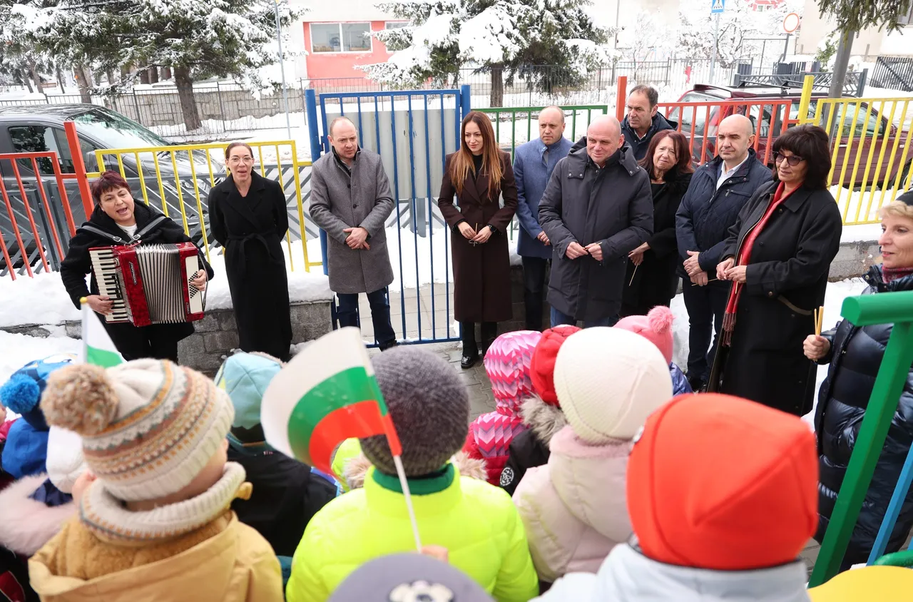 Откриха изцяло обновената ясла към ДГ "Здравец" в Банско