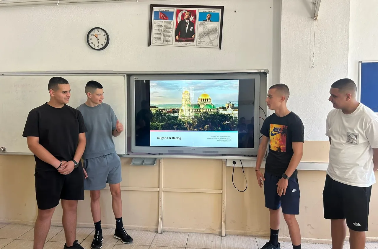 Разложки ученици гостуват в Турция по програма "Еразъм+“