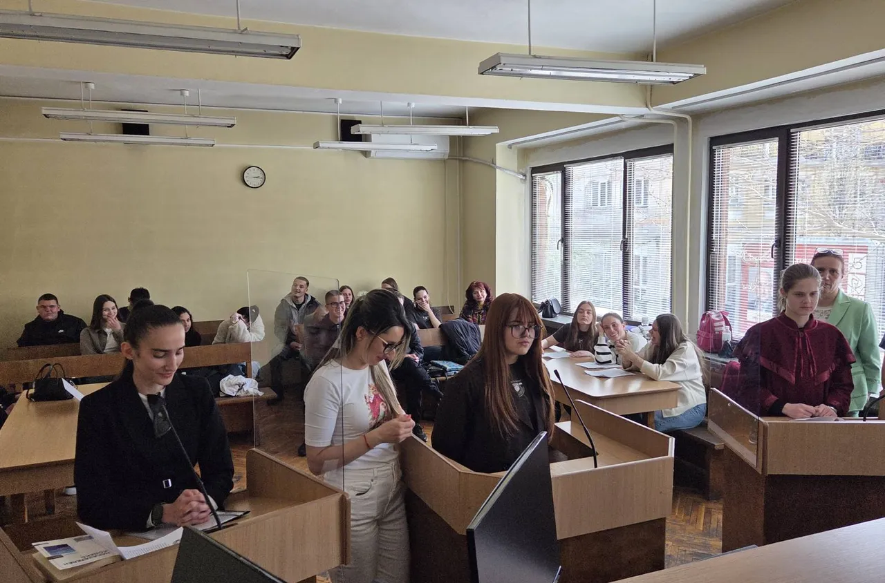 Ученици от Дупница влязоха в ролята на магистрати
