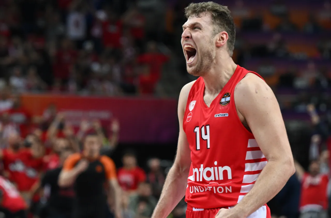 Силен Везенков поведе Олимпиакос на старта на шампионата