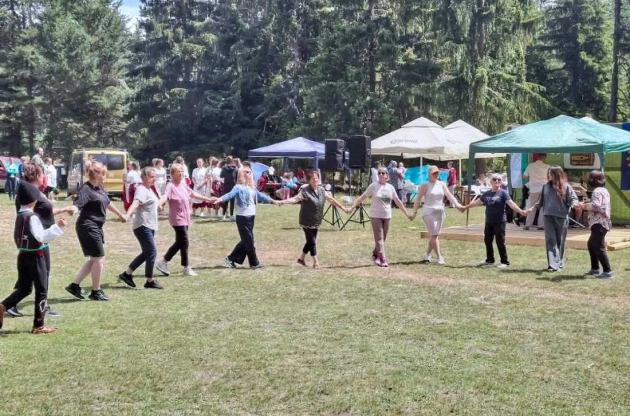 Родова среща събра стотици потомци на село Осеново заедно