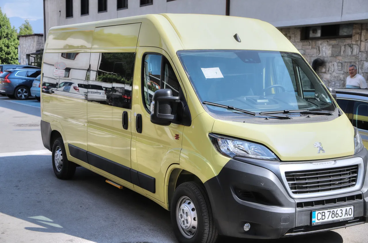 Община Банско получи нов училищен автобус от МОН