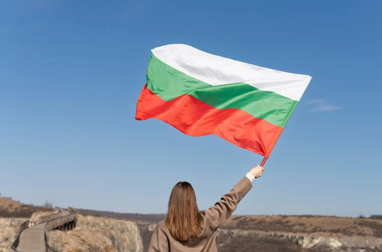 На 12 юни е приет Законът за държавното знаме на България