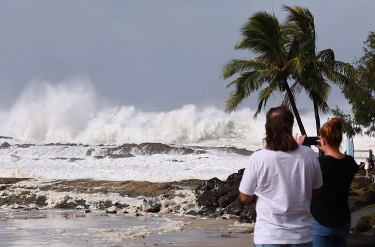 Масова евакуация в Австралия заради циклона "Алфред"