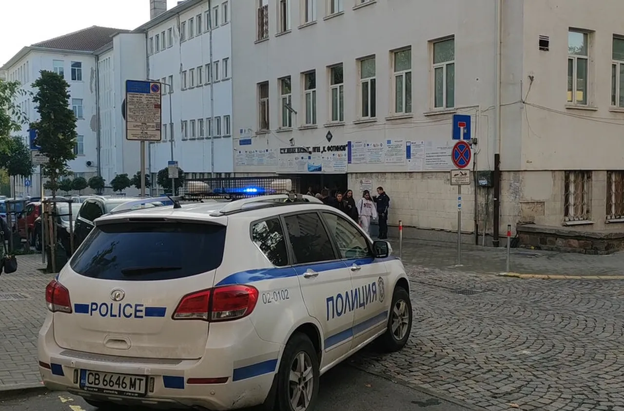 Евакуираха училище в Бургас заради бой и пръскане с лютив спрей между ученички