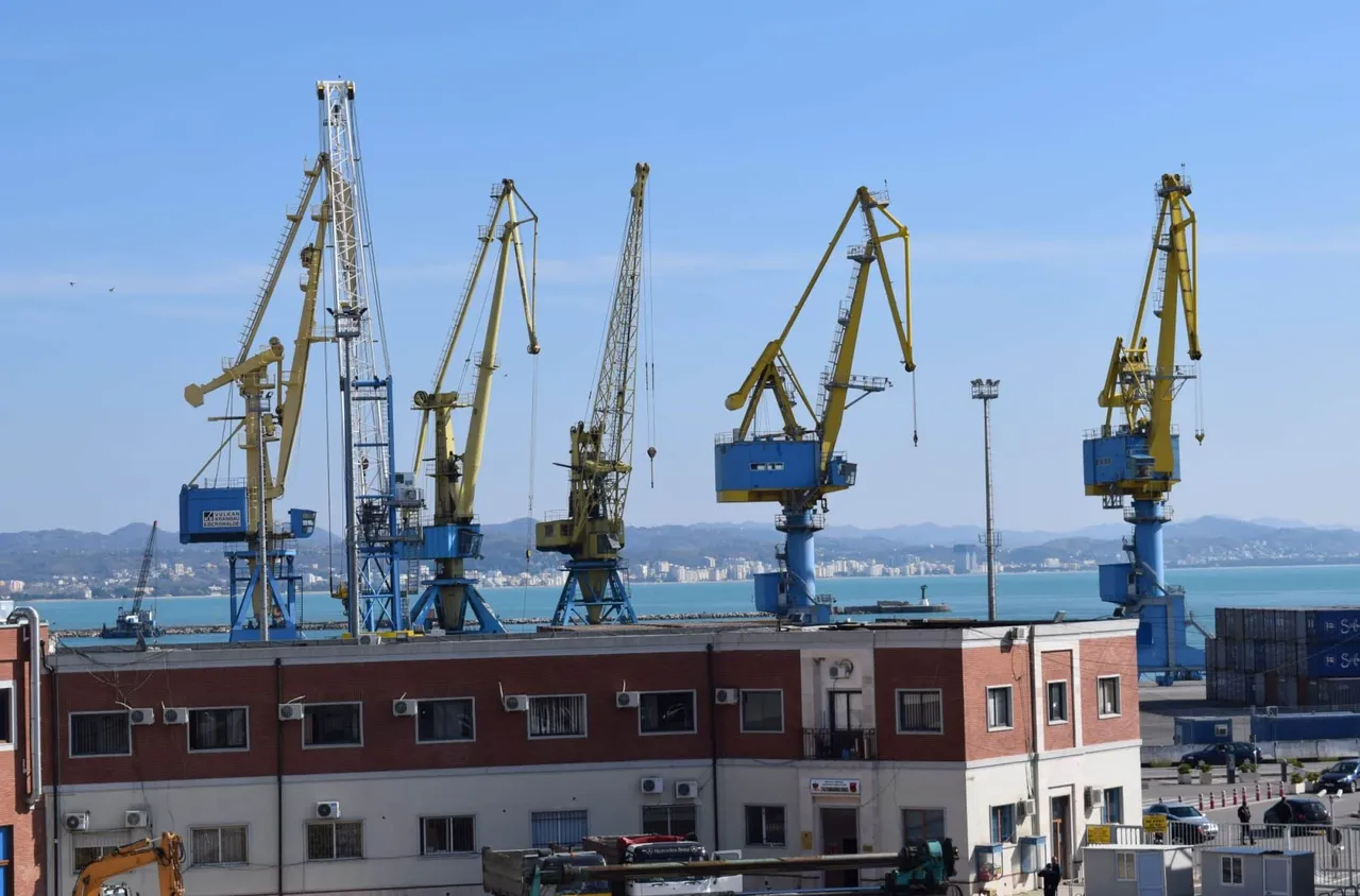 Албанското правителство не успява да привлече кандидати за новото пристанище в Драч