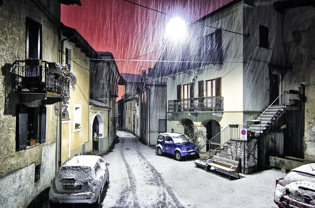 Какво представлява феноменът "гръмотевичен сняг" ?