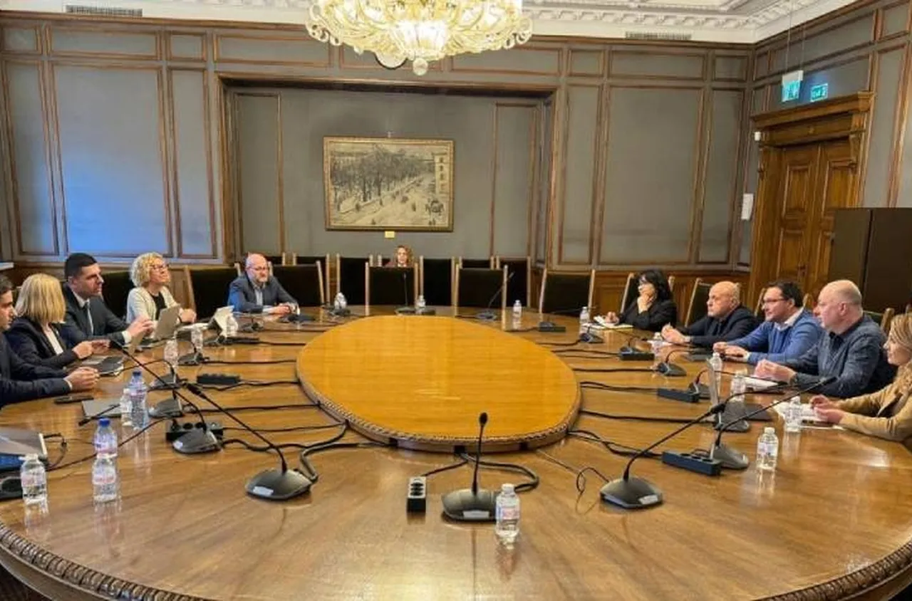 Опитите за кабинет продължават, ГЕРБ-СДС и ДБ търсят формула