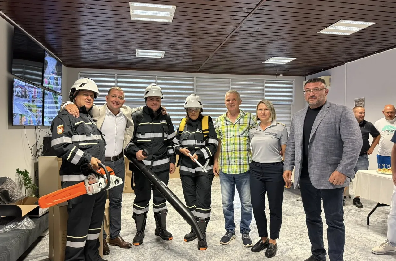 Нова лична екипировка за доброволците от Самоков