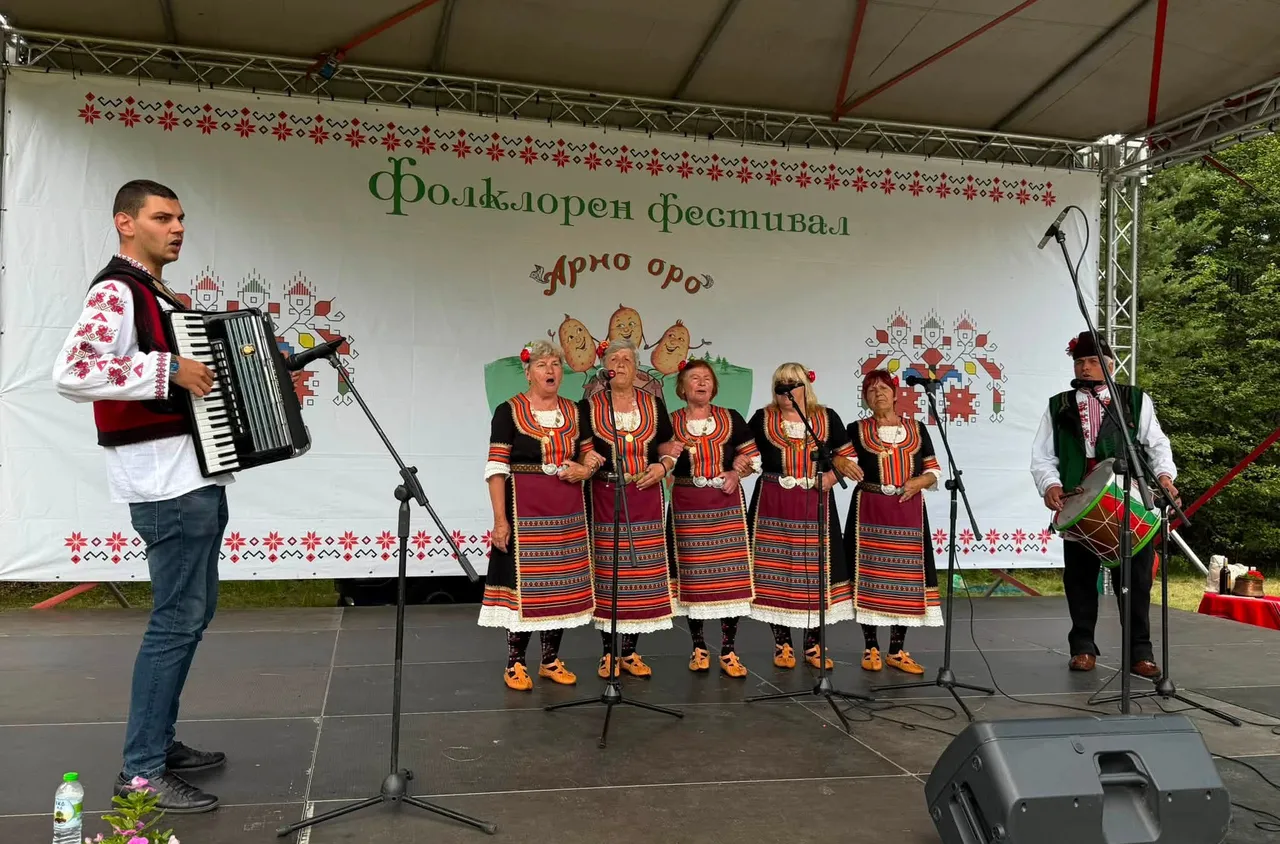 Фестивалът "Арно оро“ събра фолклор и традиции в Долни Окол