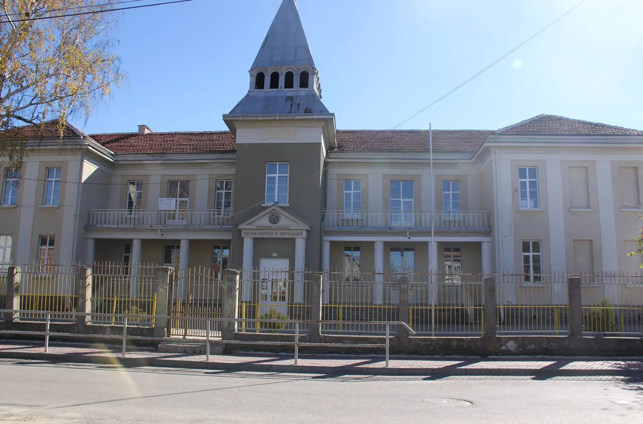 Празнична изложба в общинската библиотека в Самоков