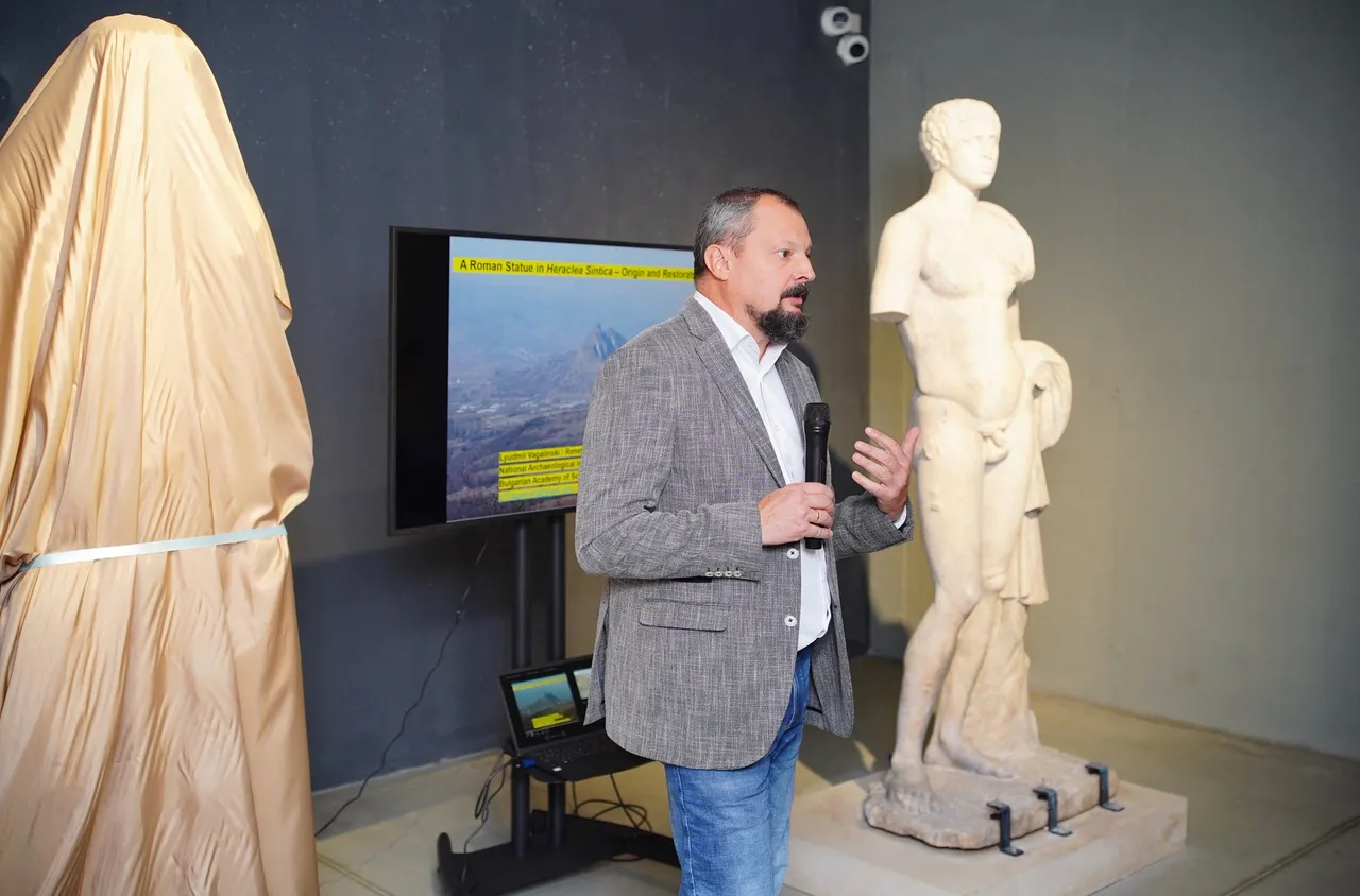 Петрич посрещна втората статуя, открита в Хераклея Синтика/видео/