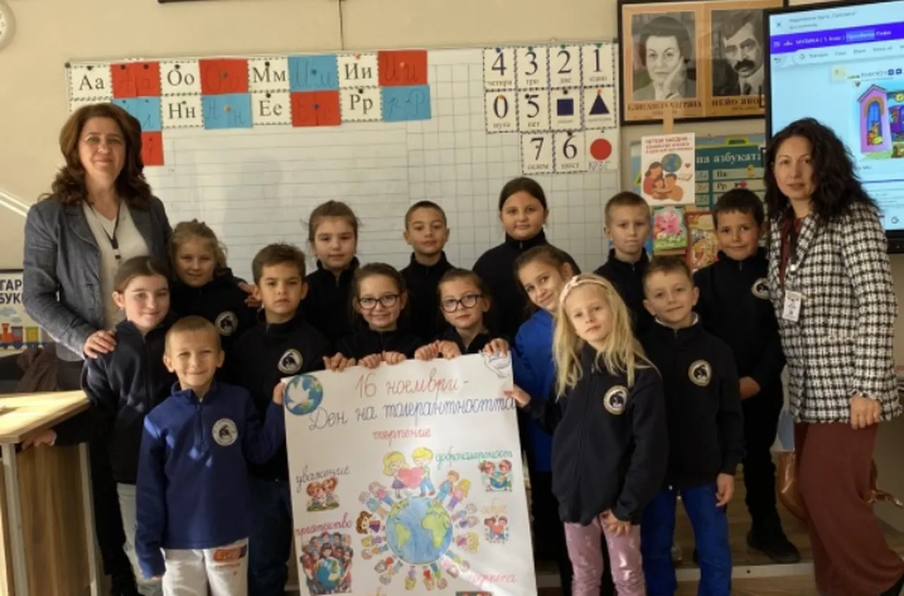 СУ “Св. Паисий Хилендарски” - Кресна отбеляза Деня на толерантността