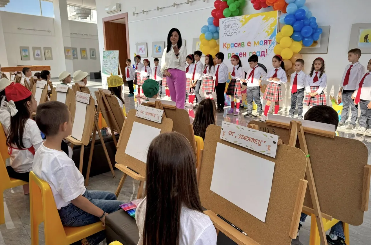 Малки художници представиха цветни творби в Сандански