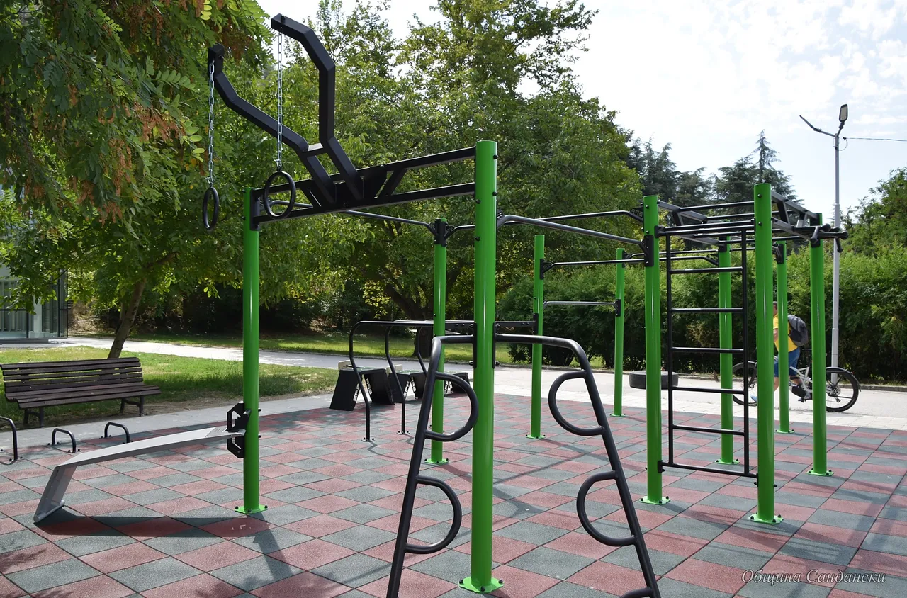 Модерна спортна площадка допълва визията на Сандански