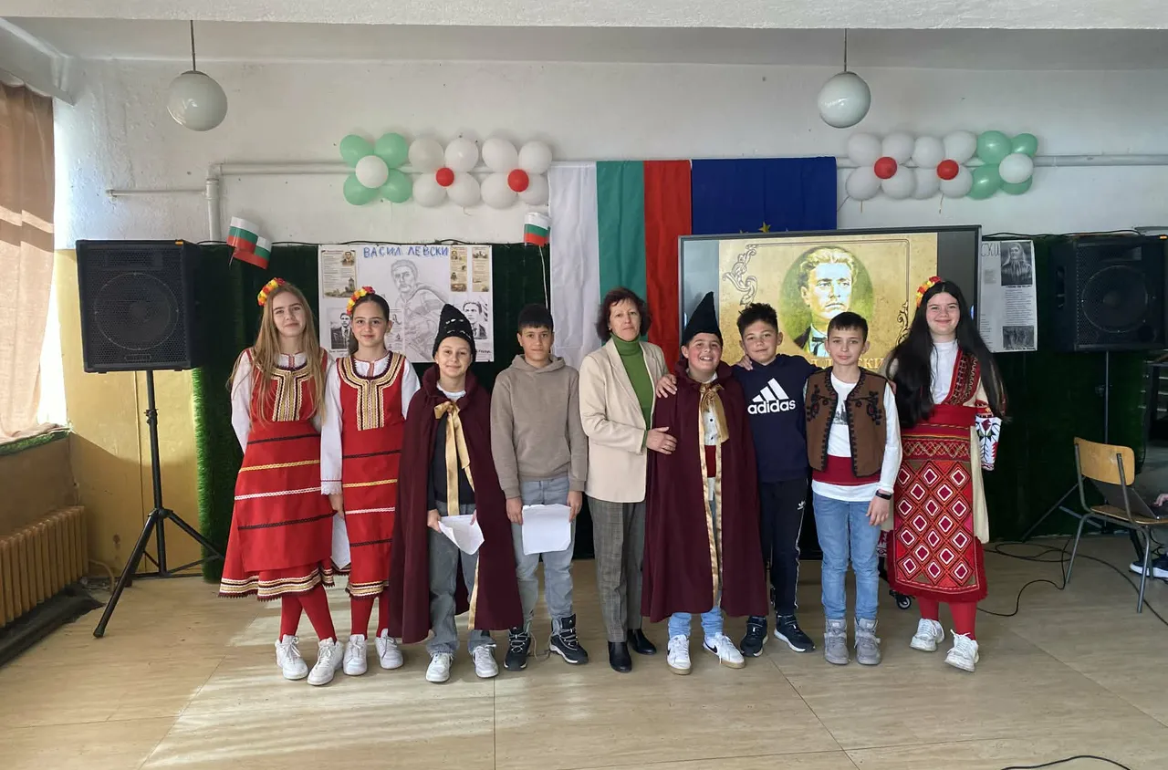 Ученици от Слащен почетоха паметта на Васил Левски