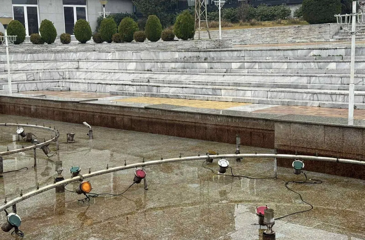 Ремонтират и освежават фонтана на пл. "България" в Сандански