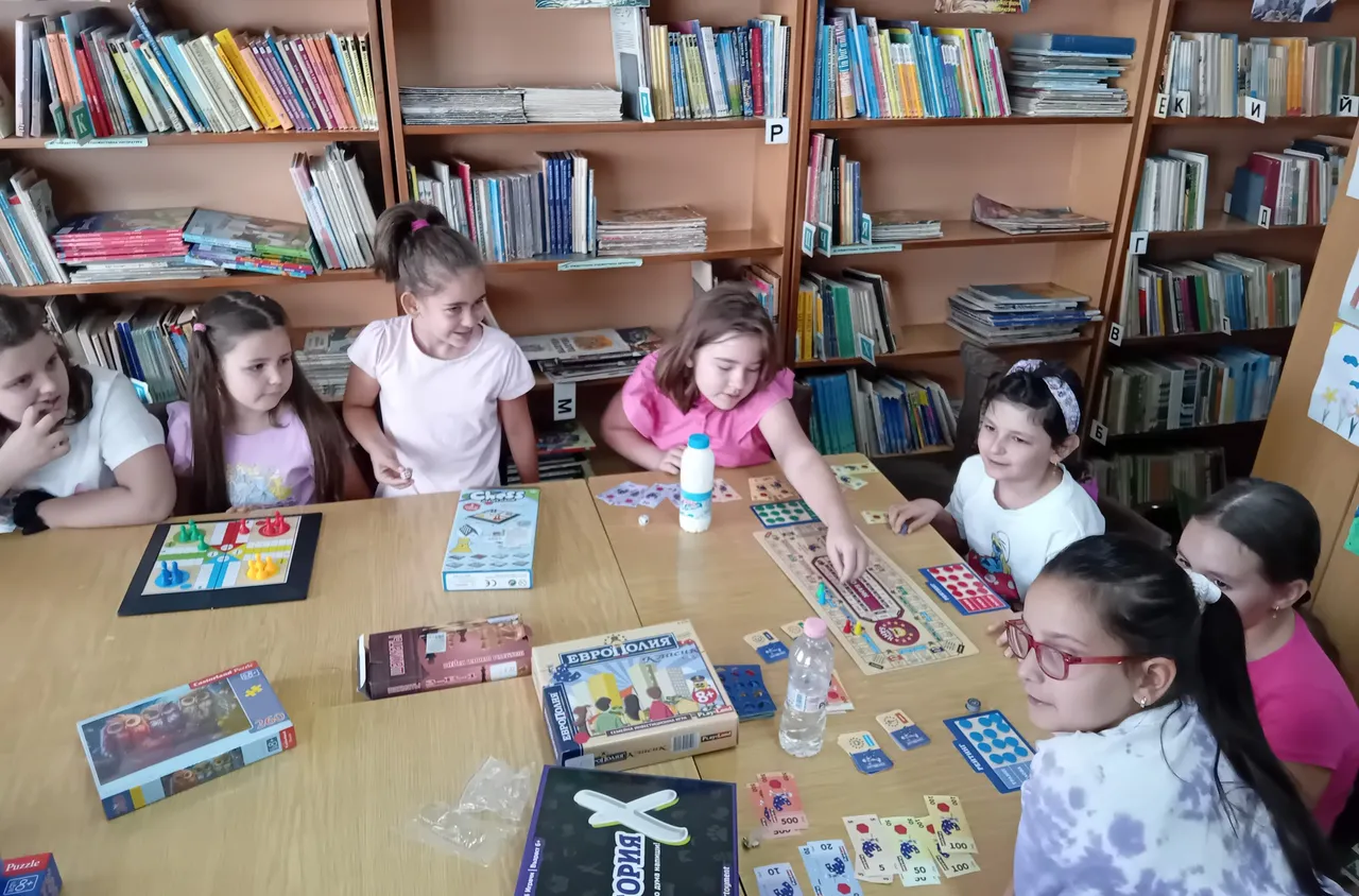 Настолни игри и много смях в четвъртия ден от "Лято в библиотеката"
