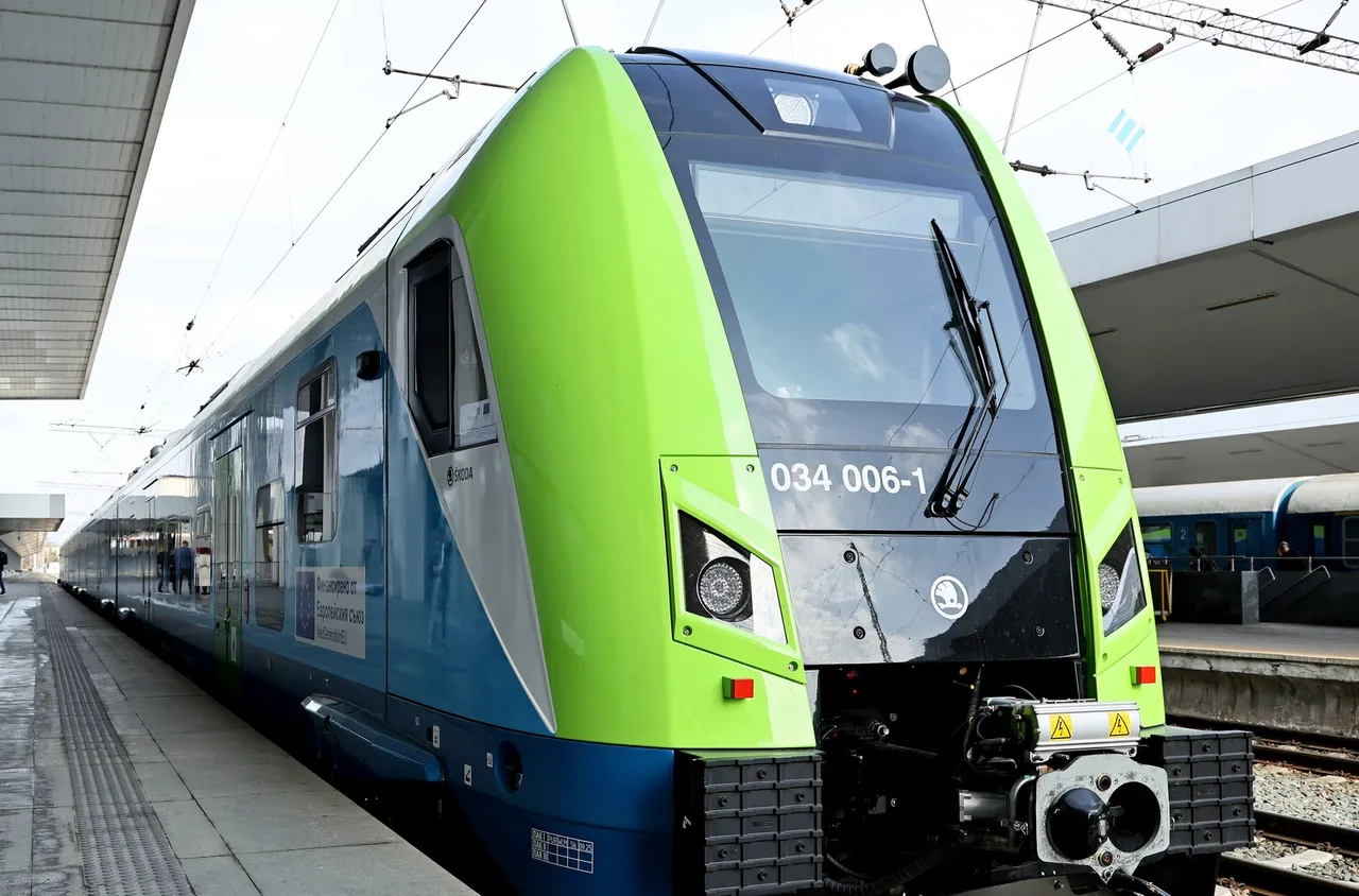 Първите два влака "Шкода" пристигнаха в България.