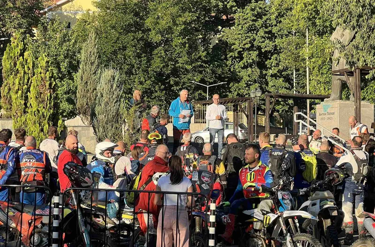 Петрич посрещна участниците в Международно офроуд състезание