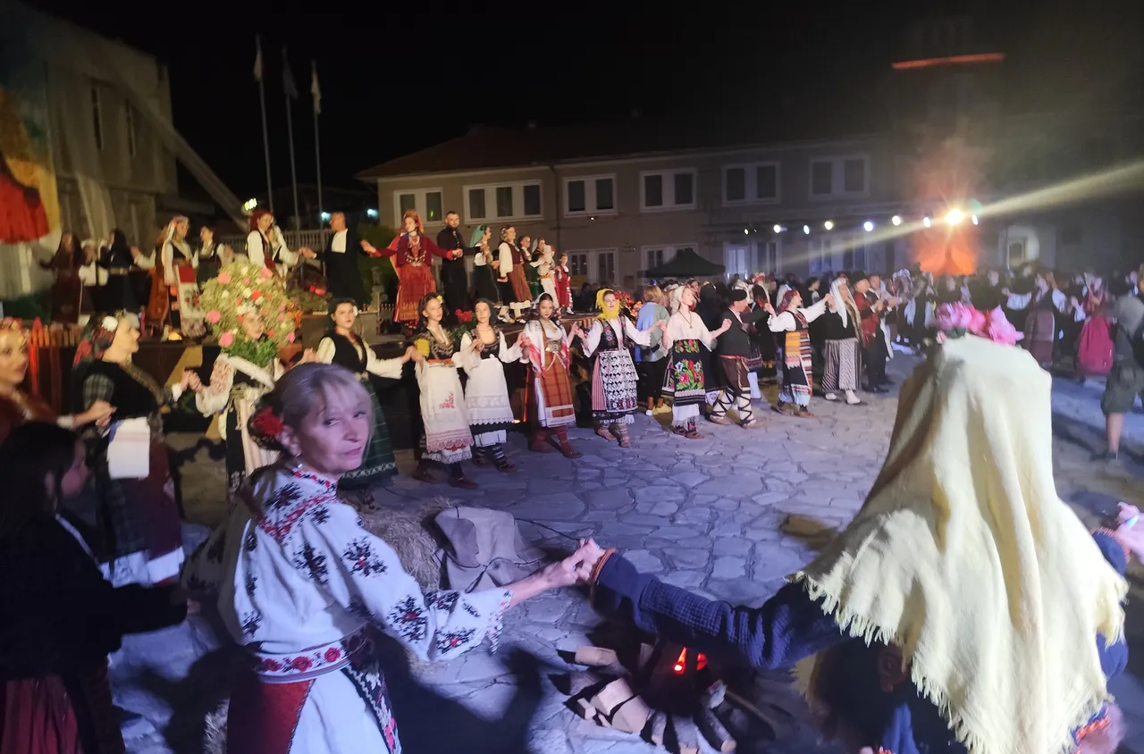 Приключи ревю-спектакълът "Непреходна вечност" в Елешница