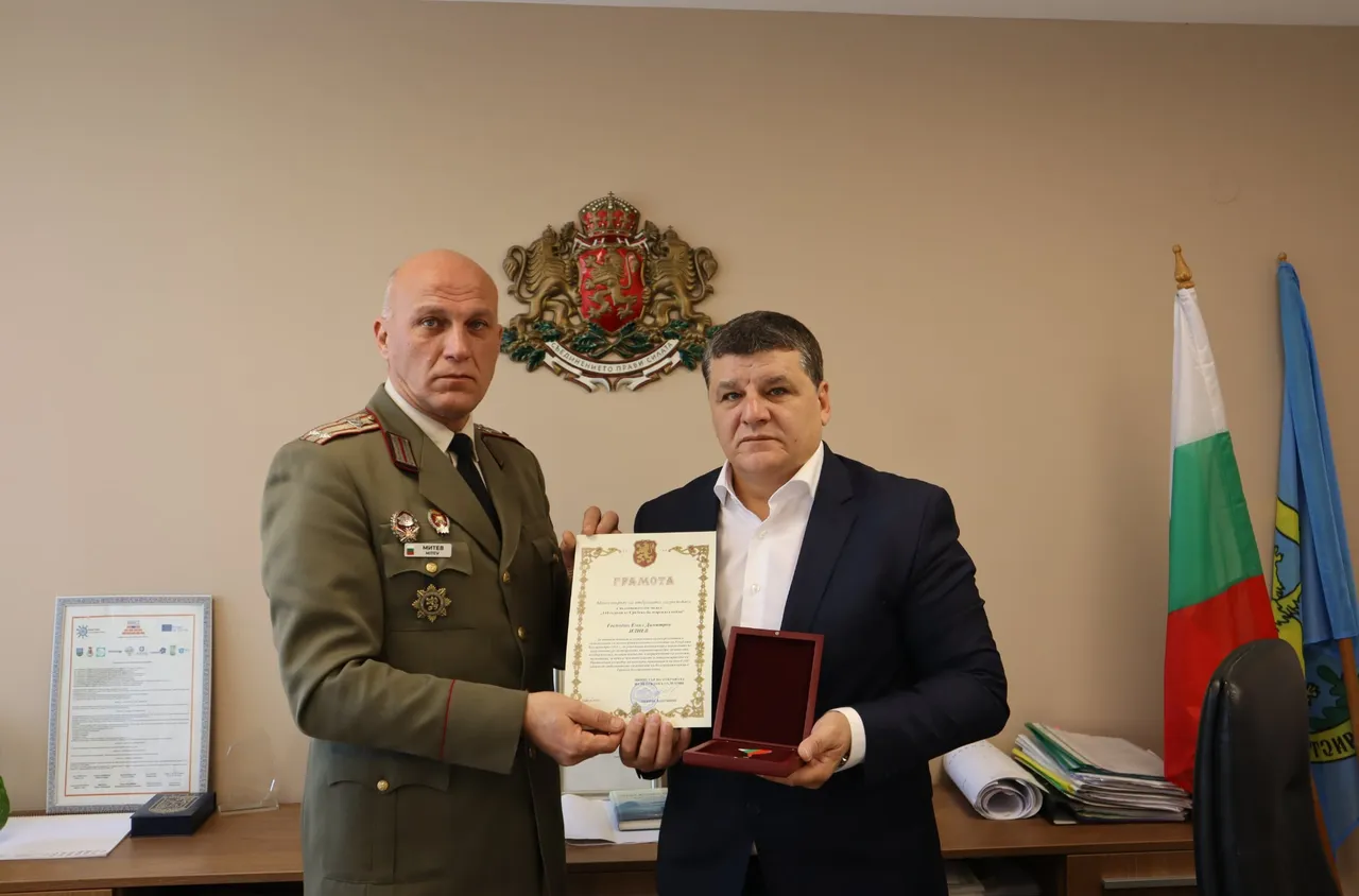Отличие за кмета на Струмяни за съхраняване на военните паметници