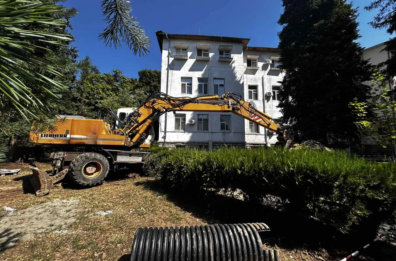 Започна подмяна на канализацията в болницата в Сандански