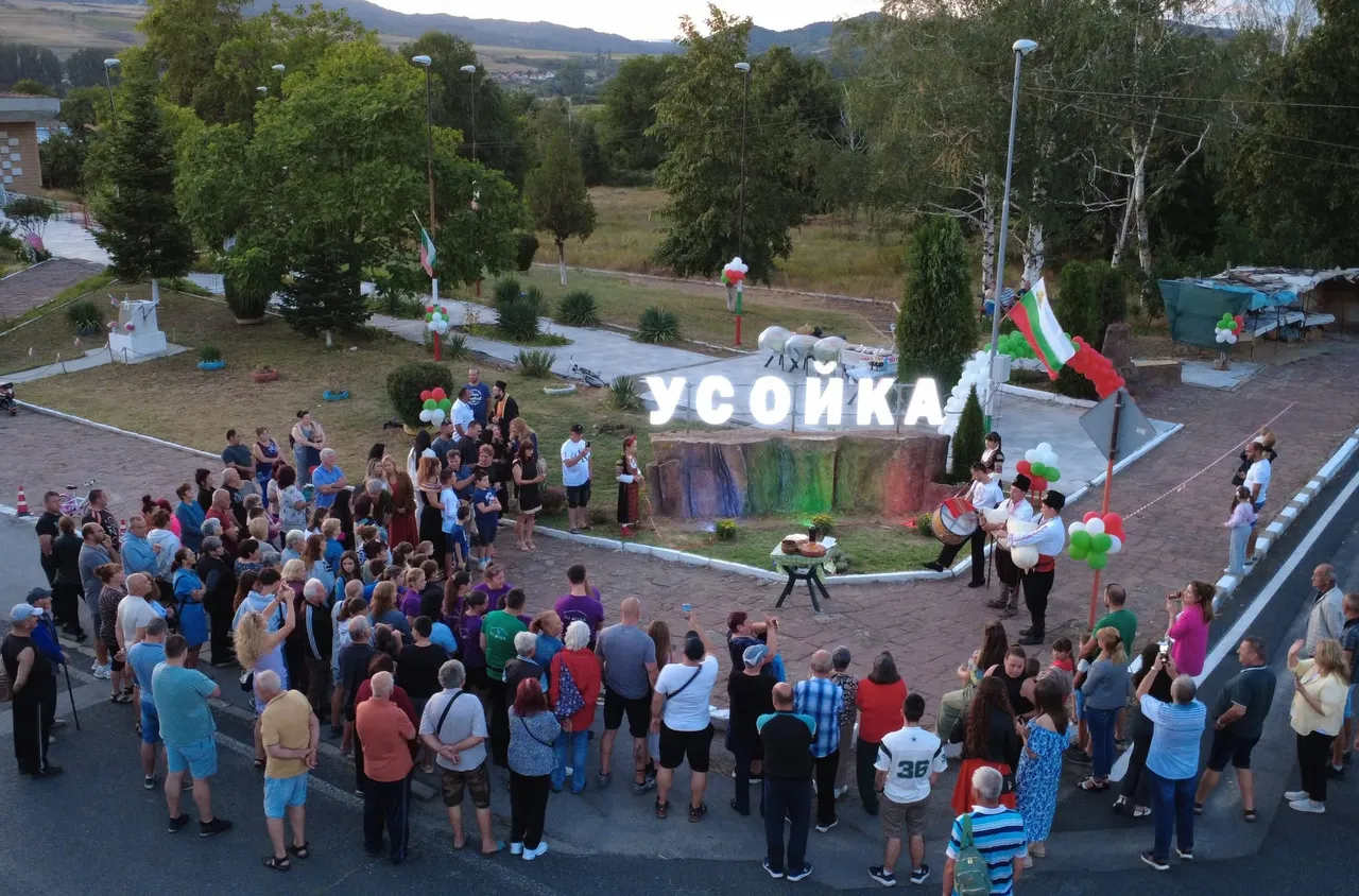 С гайди и хора откриха нова арт инсталация в село Усойка