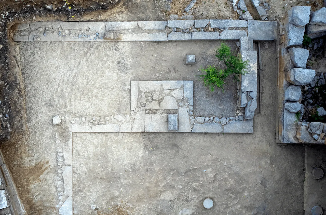 Светилище и древна гробница откриха в Гърция