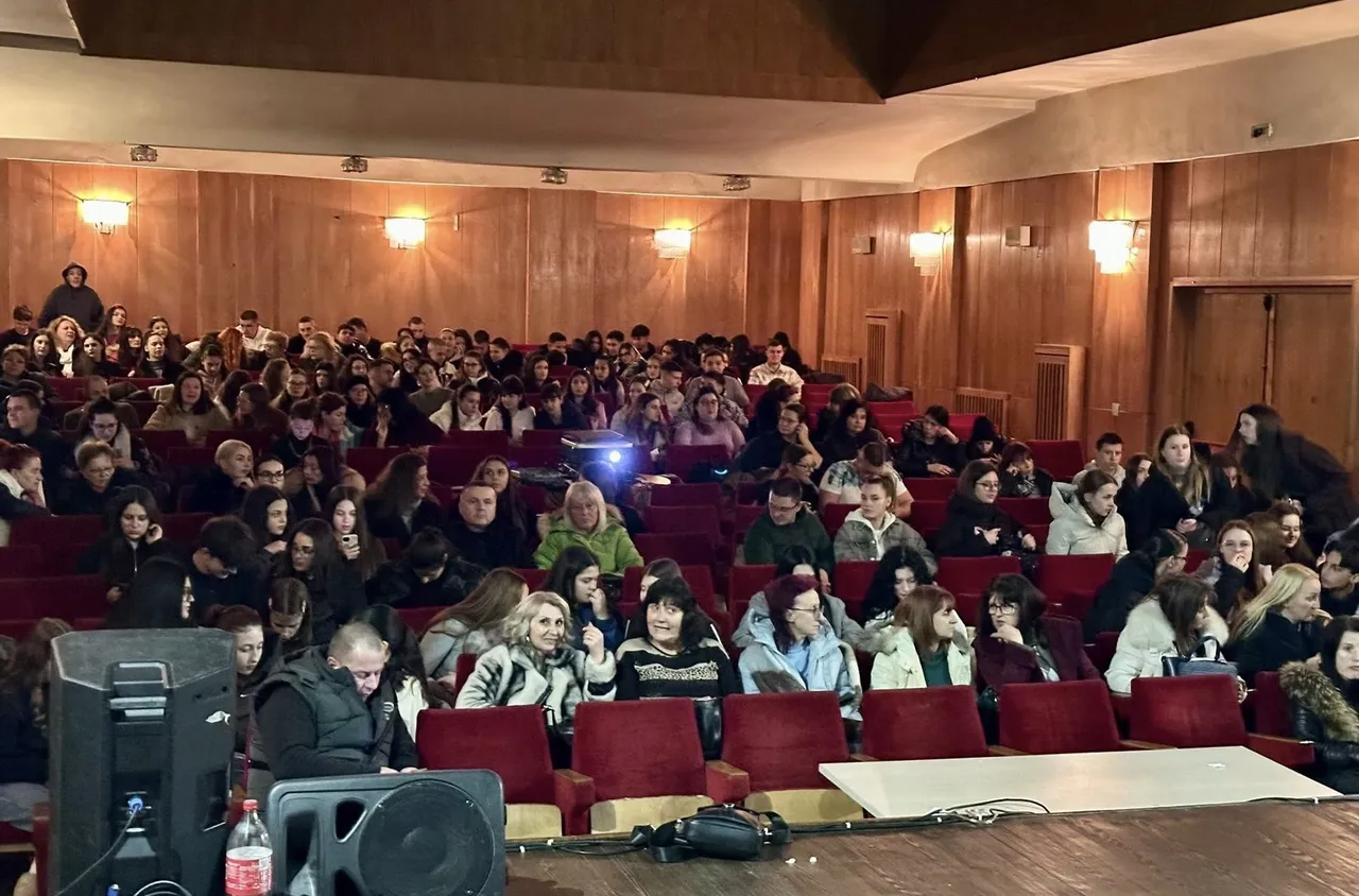 Прожекция на филма "Един грам живот“ събра ученици в Самоков в името на превенцията