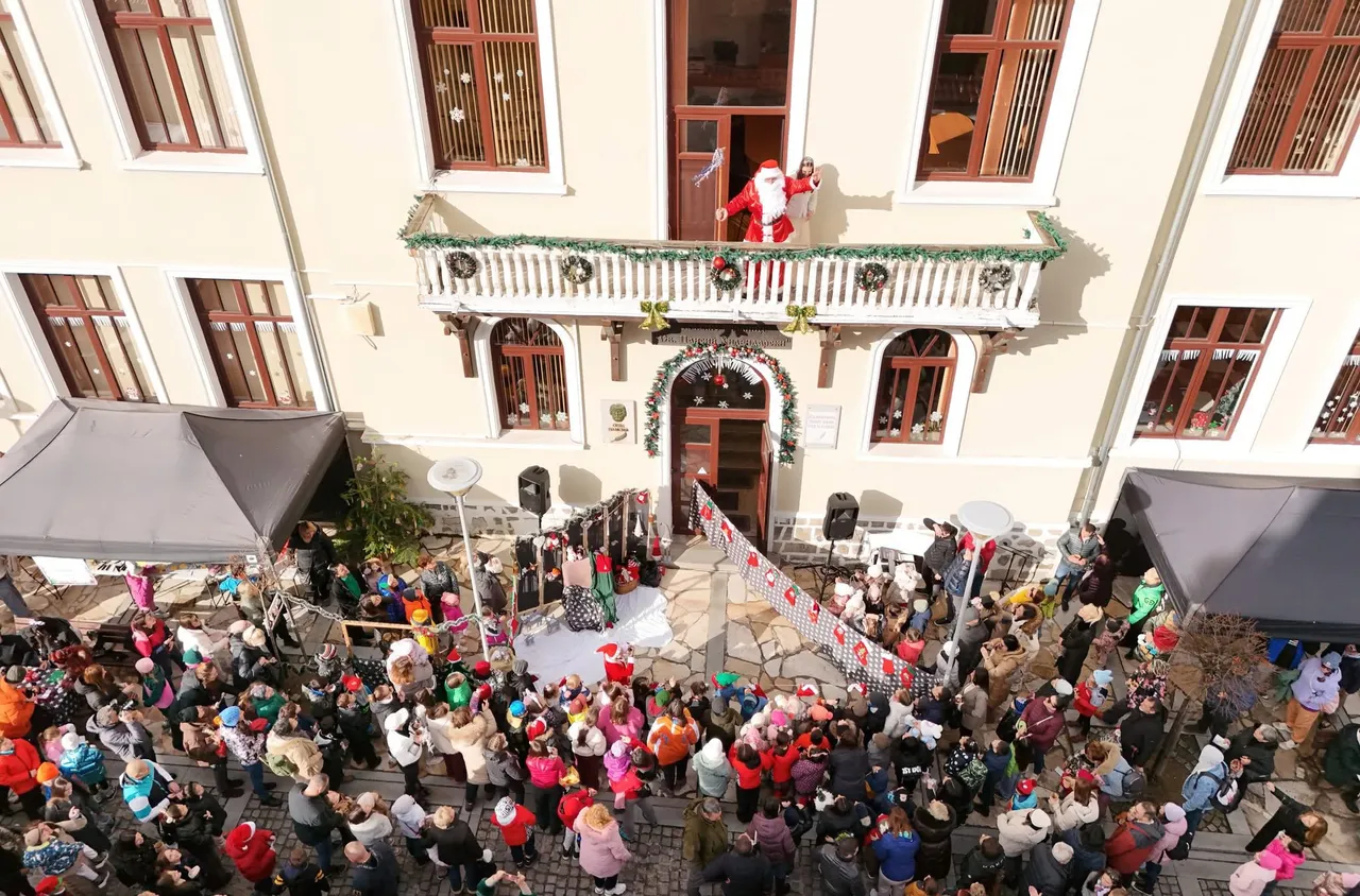 Ученици, учители и жители на Банско с благотворителна инициатива