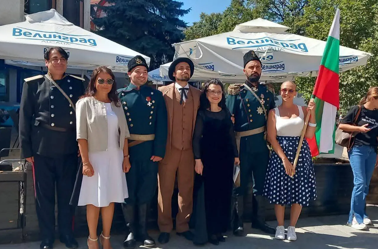 140 камбанни звъна огласиха Дупница в чест на Съединението