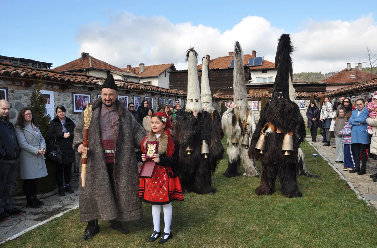Празнична фотографска изложба в Разлог