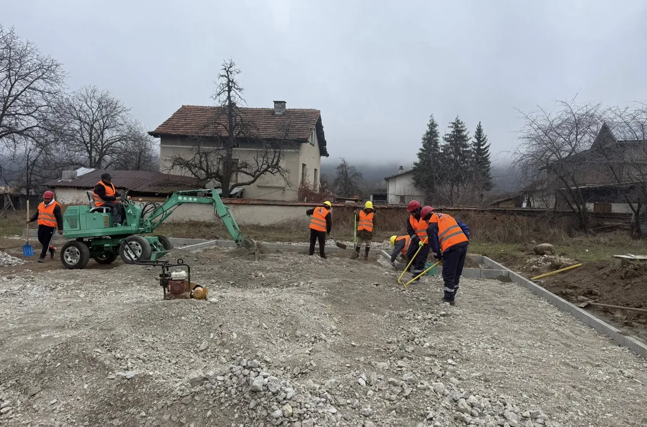Започна изграждането на детска площадка в Радуил