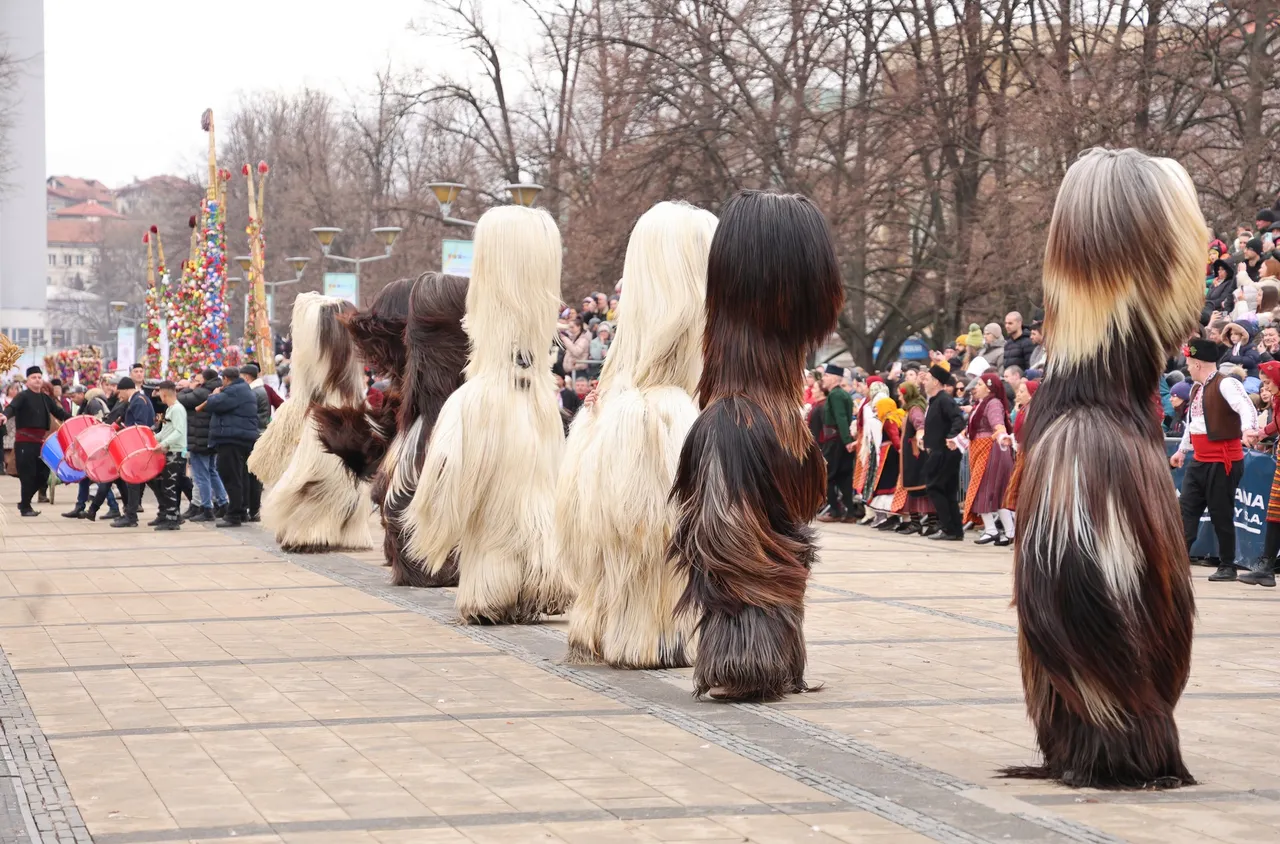 Силно присъствие и неподражаем колорит - Банско отново изпъкна на Сурва в Перник