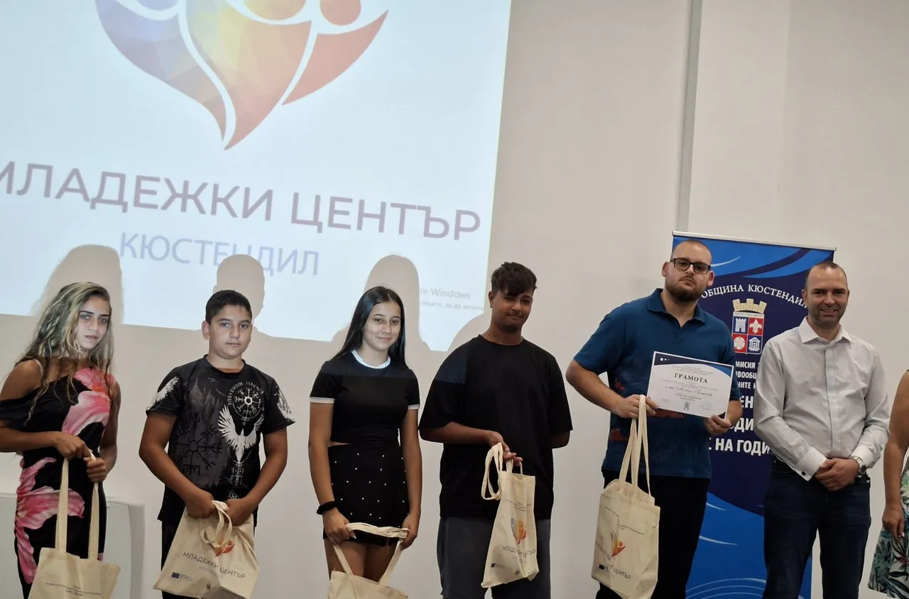 Отличиха победителите в конкурса "Ученик и клас на годината" в Кюстендил