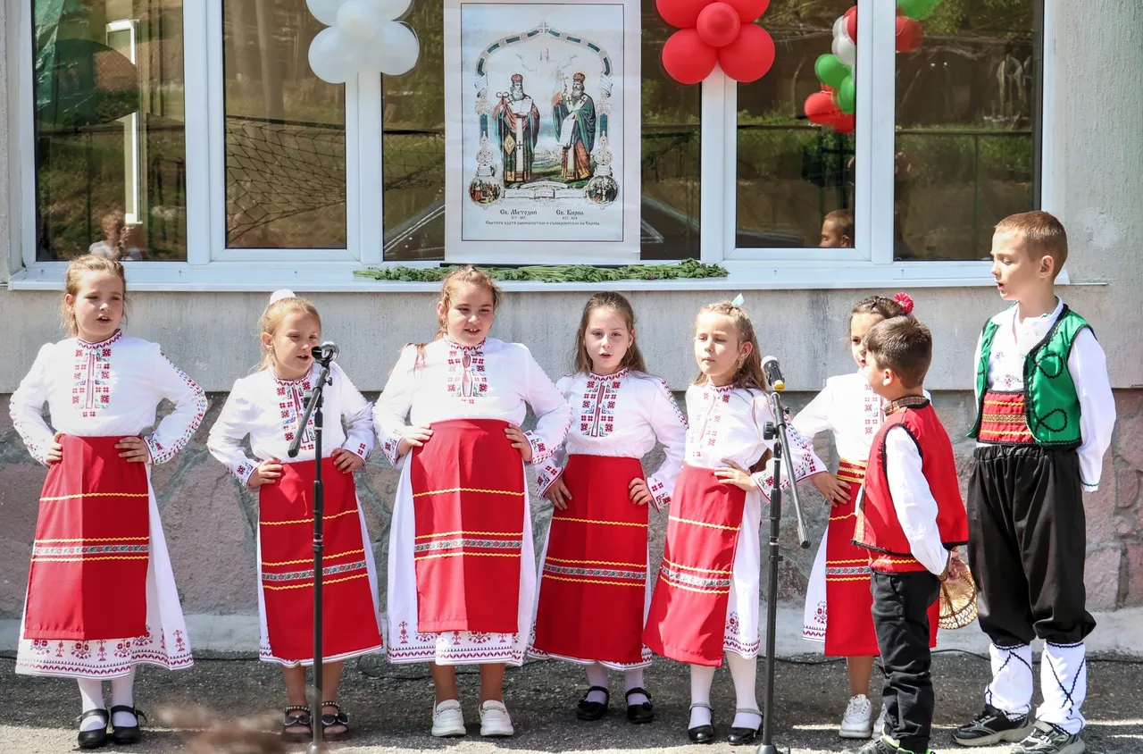 ОУ "Св. св. Кирил и Методий" в с. Места отбеляза своя патронен празник