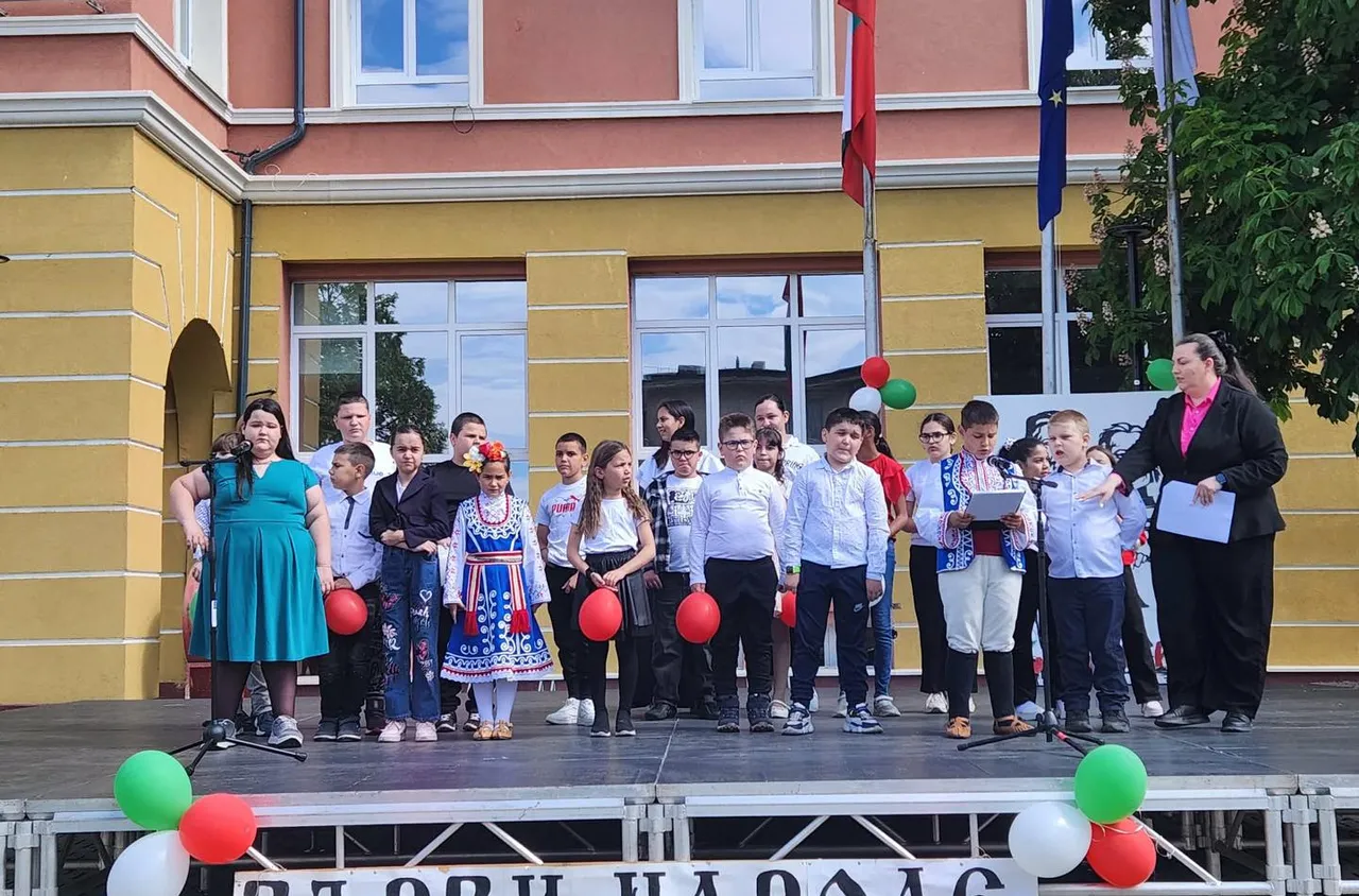 СУ "Христо Ботев“ – Бобов дол с участие в празника на 24 май