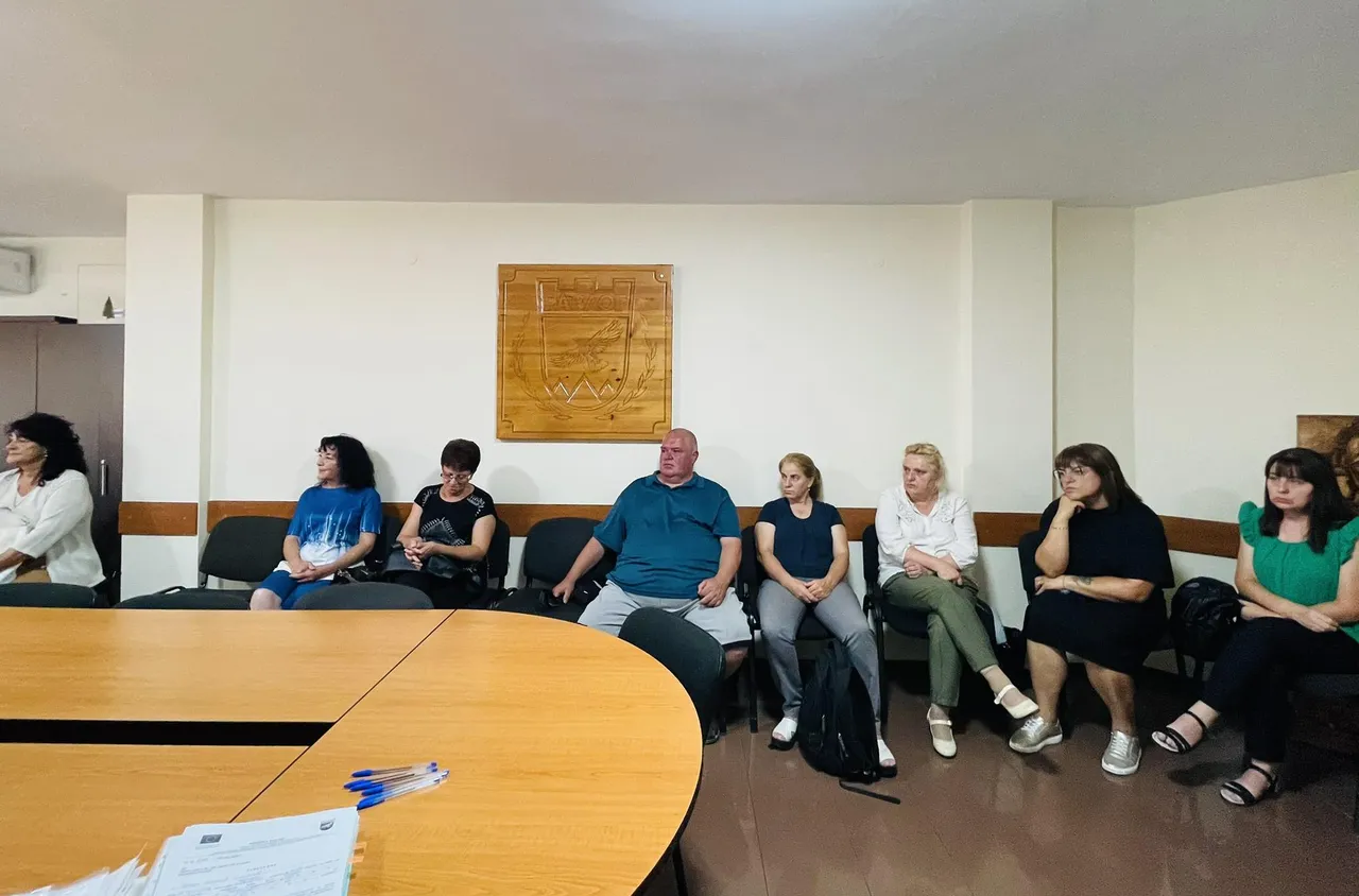 12 лица са назначени по проект за здравно-социални услуги в община Разлог