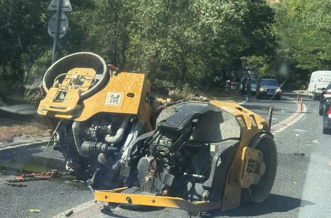 Валяк падна от автовоз върху лек автомобил, трафикът се отклонява през "Предела" /видео/