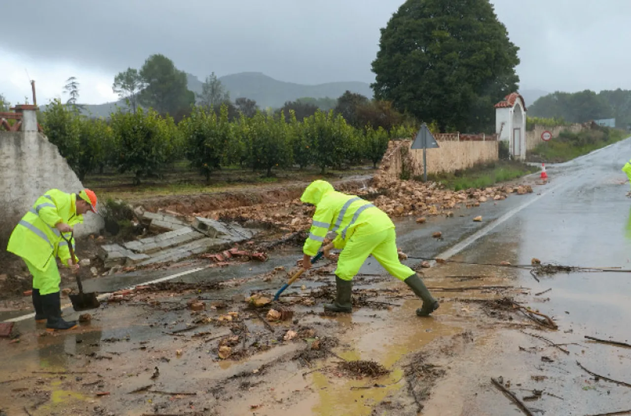 Над 50 са жертвите след наводненията в Испания, десетки са изчезнали