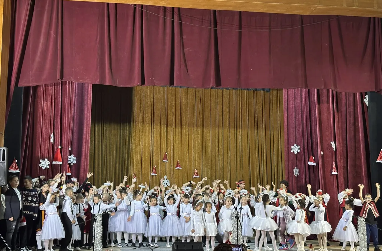 Празничен коледен концерт изпълни читалището в Белово