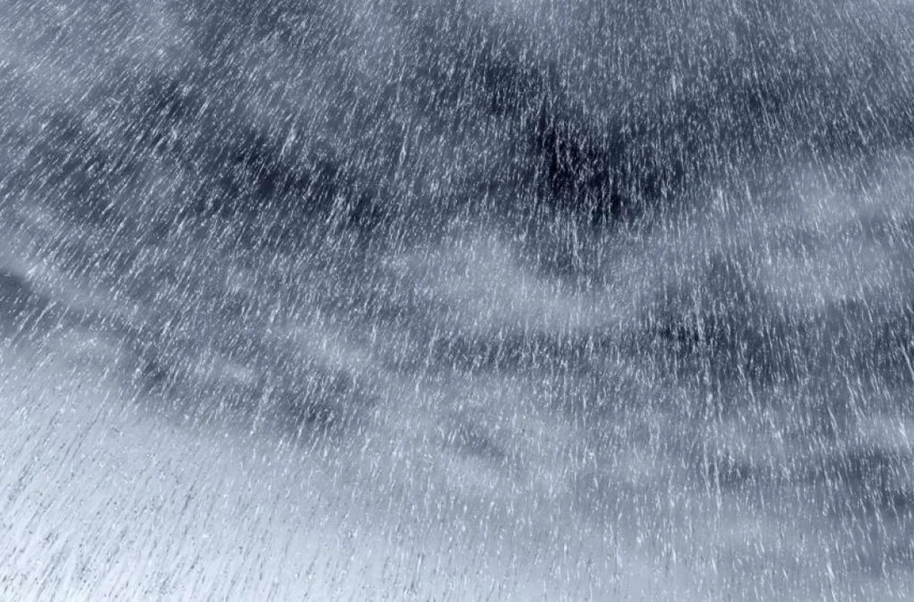 Предупреждение за проливни дъждове, силни ветрове и сняг на 2-3 октомври