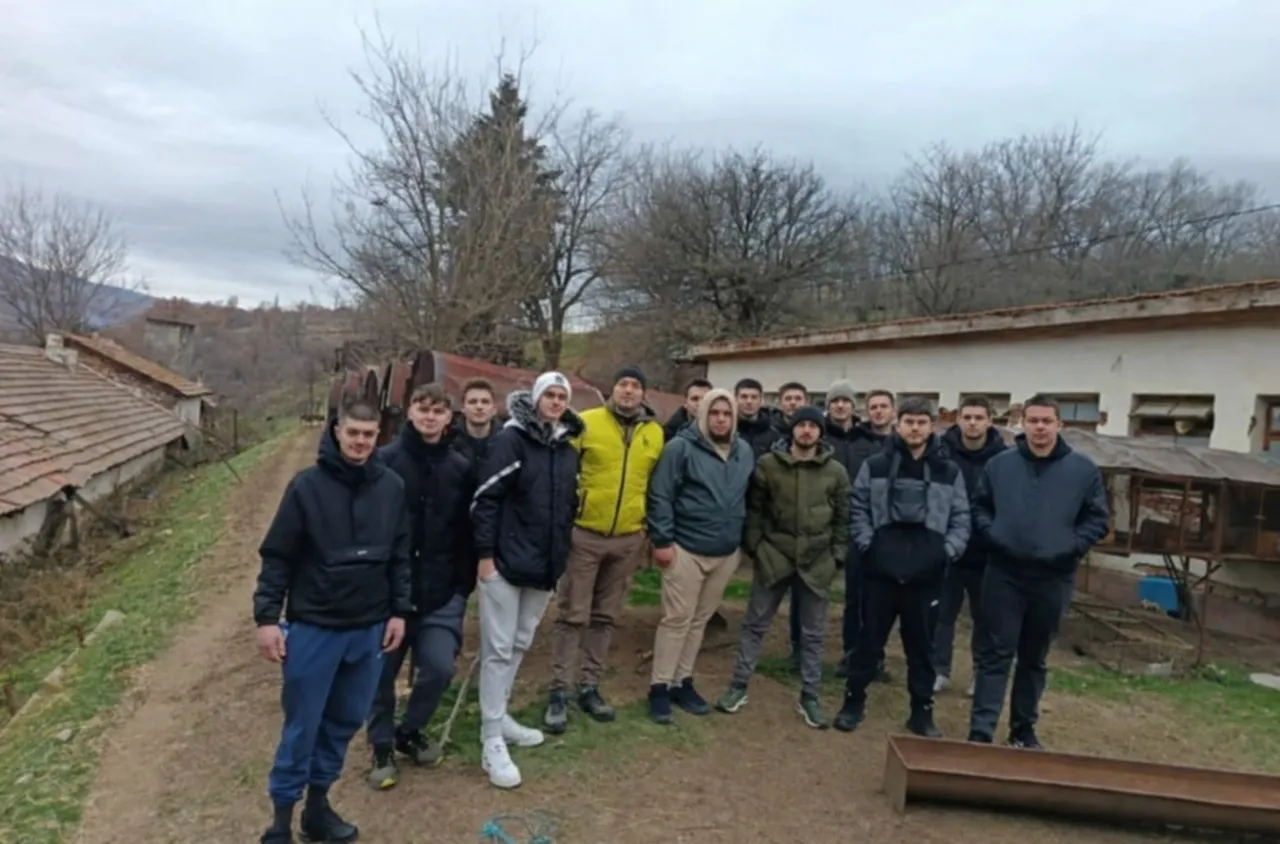 Ученици по горско и ловно стопанство с практическо обучение на терен