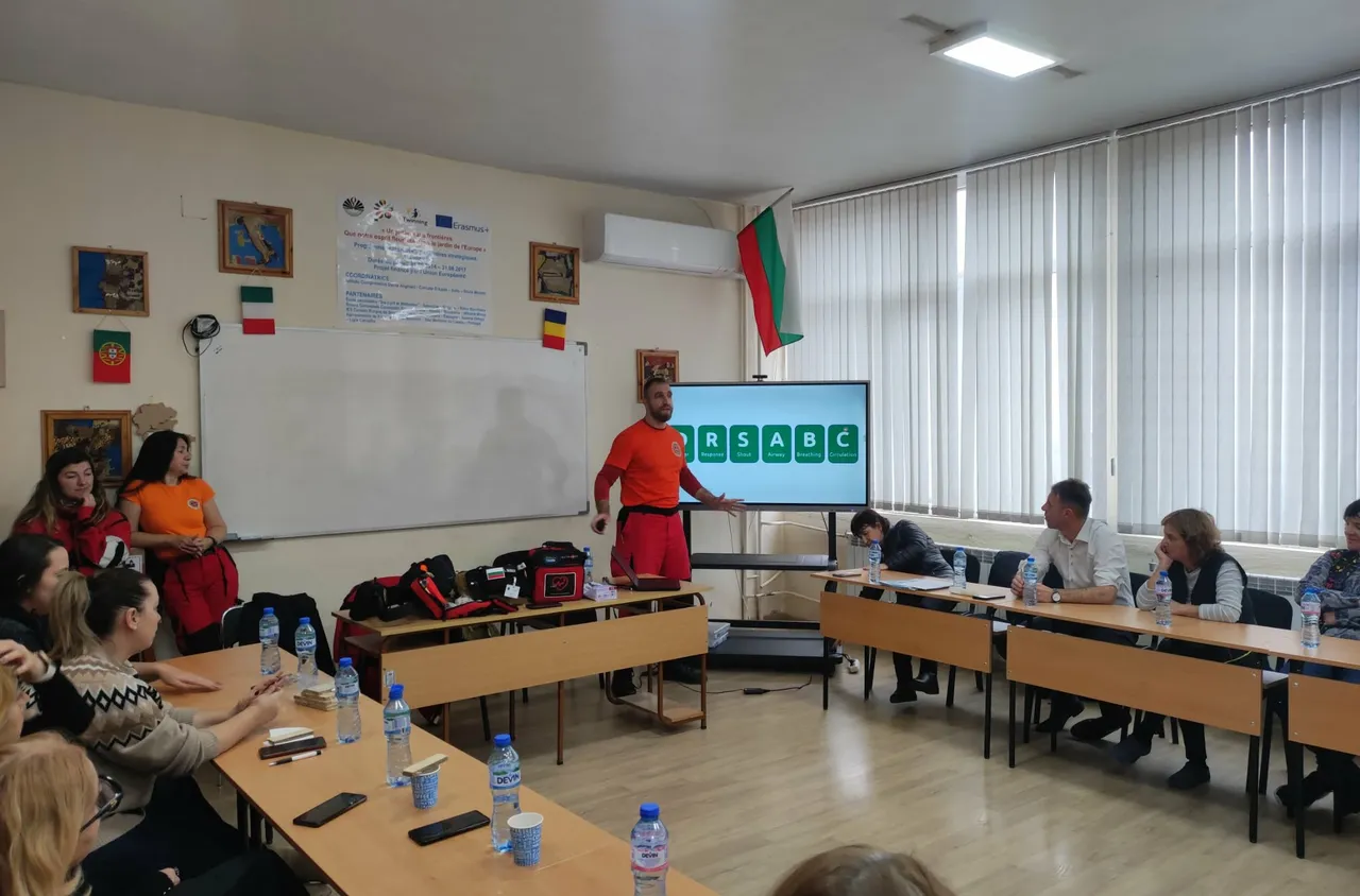 Обучение по първа долекарска помощ в СУ "Св. св. Кирил и Методий“ – Сатовча