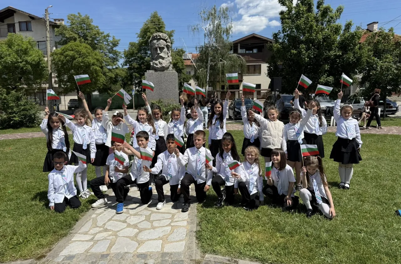 Самоков се преклони пред подвига на Христо Ботев 
