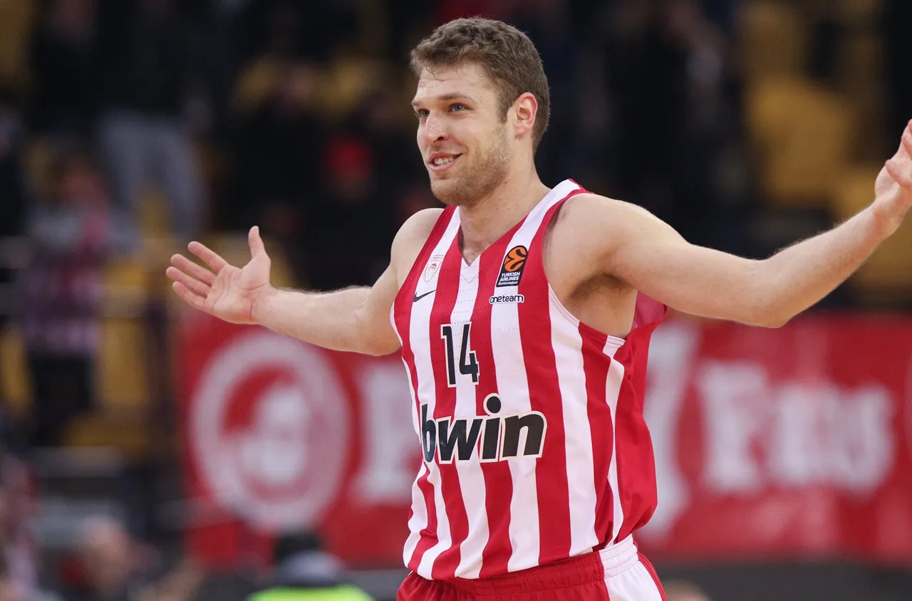 Везенков няма спирка в Евролигата 