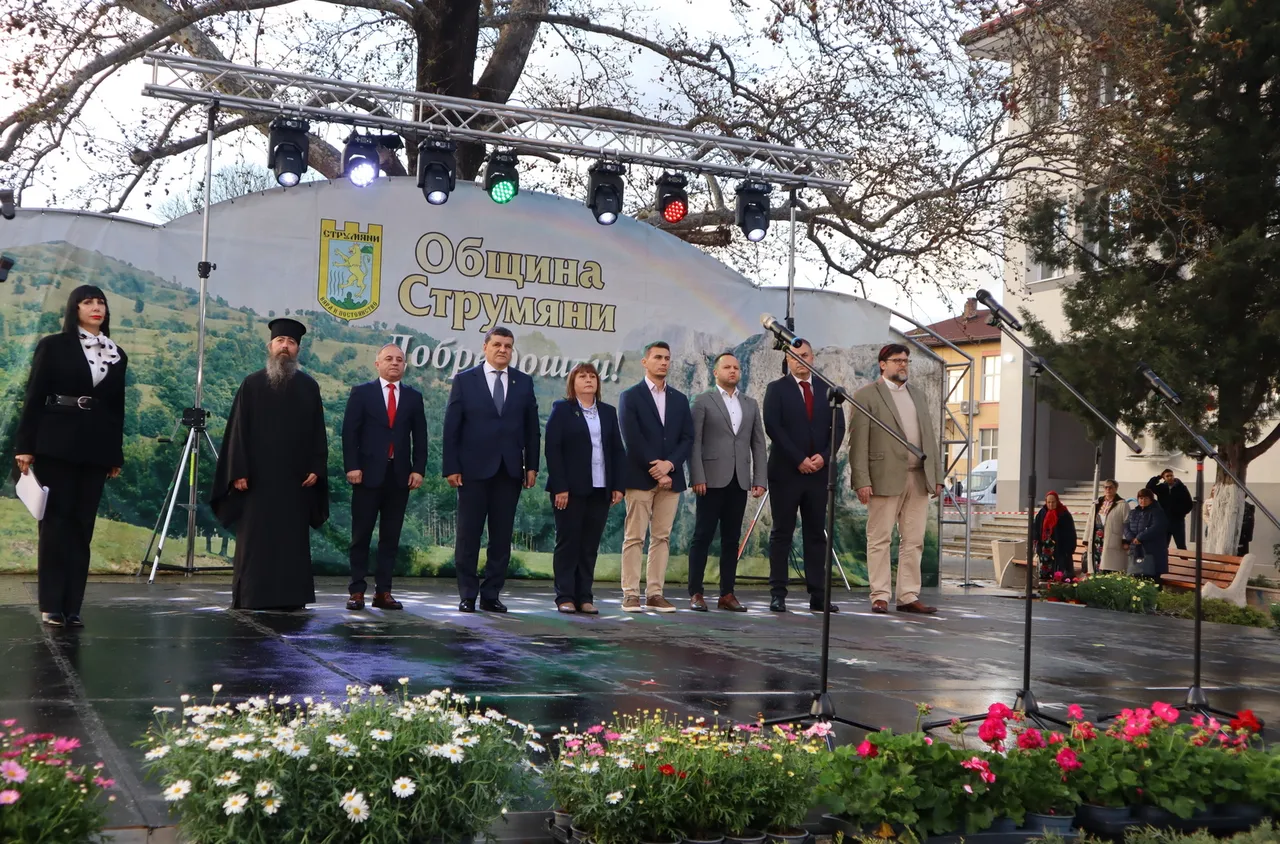 Община Струмяни отбеляза своя празник с много настроение, музика и усмивки/снимки/