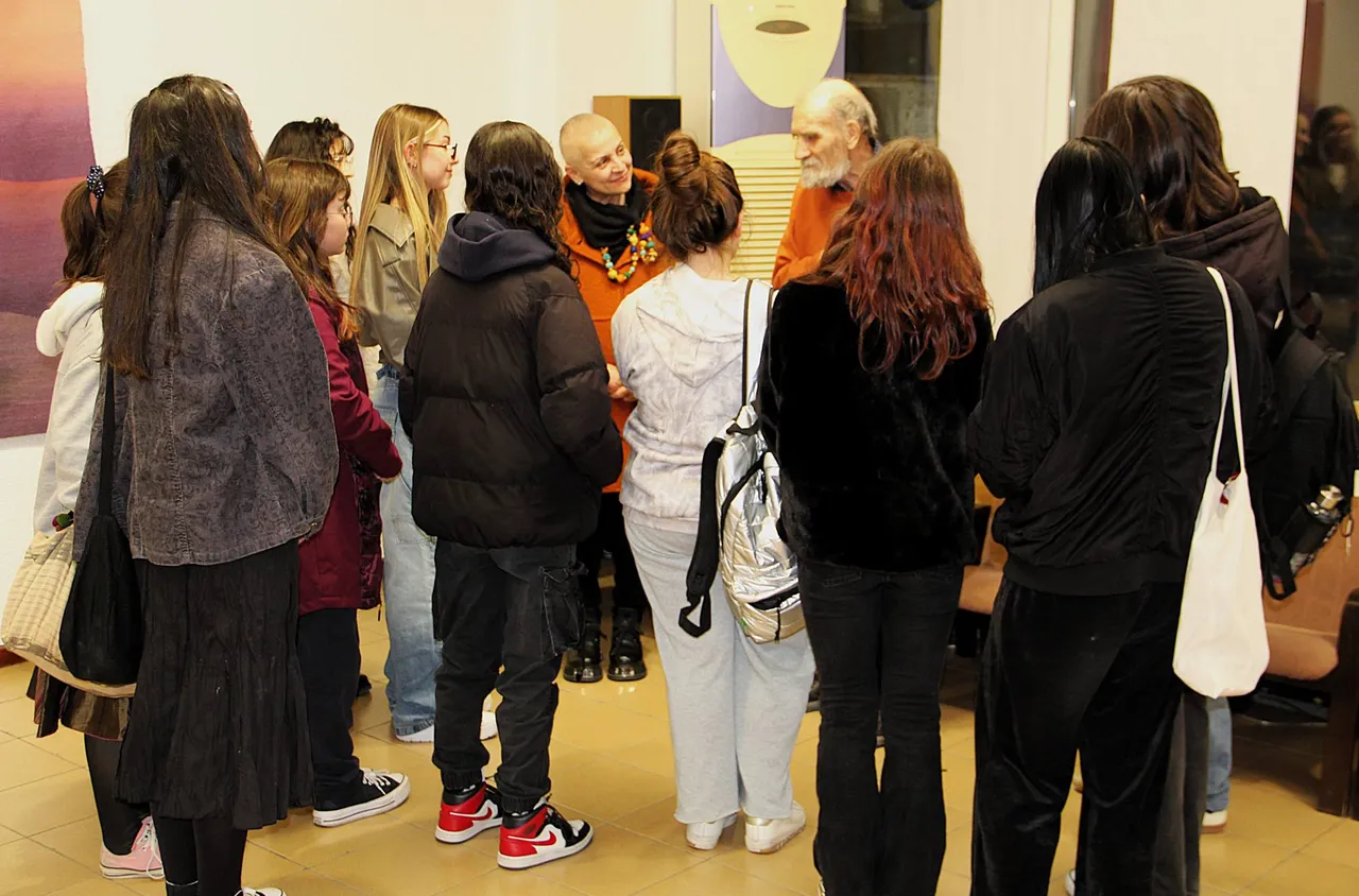 Изложбата "Родопска песен" вдъхнови млади творци в Смолян